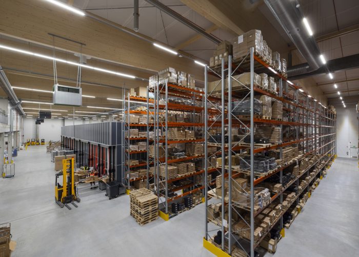 Me huolehdimme verkkokauppasi logistiikan kaikki osa-alueet. Keskity sinä kasvuun.